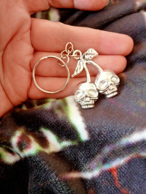 Porte clef crâne cerise 